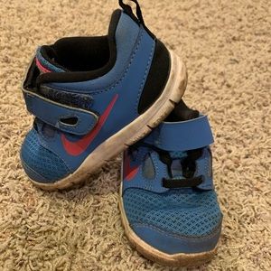 GUC kids Nike sneakers size 7c